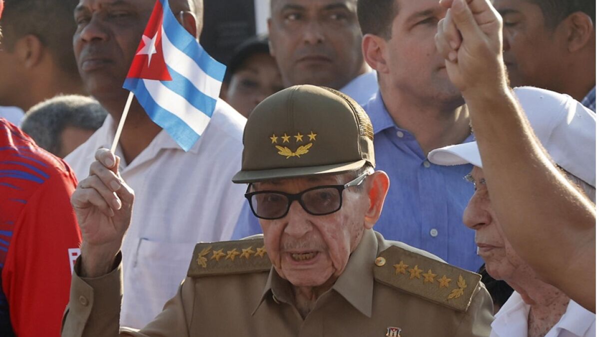 Raúl Castro, el arquitecto de la Revolución cubana que a sus 94 años sigue controlando en la sombra y es ahora objetivo de Trump