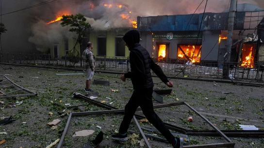 Al menos cuatro muertos y más de 80 heridos en un nuevo ataque masivo con misiles y drones rusos contra Kyiv. Al menos cuatro muertos y más de 80 heridos en un nuevo ataque masivo con misiles y drones rusos contra Kyiv.