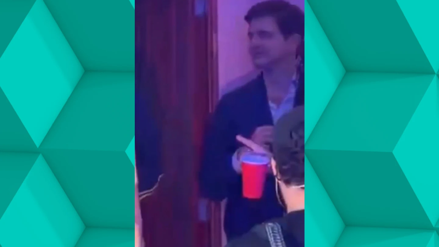 Marc Giró, entre los famosos en la casita de Bad Bunny: "Ya no perreo sola". Marc Giró, entre los famosos en la casita de Bad Bunny: "Ya no perreo sola".