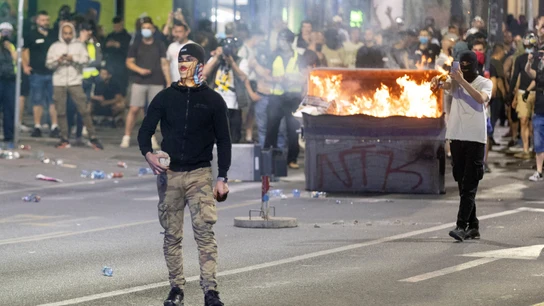 Al menos 23 detenidos tras una nueva ola de protestas estudiantiles contra el Gobierno serbio en Belgrado. Al menos 23 detenidos tras una nueva ola de protestas estudiantiles contra el Gobierno serbio en Belgrado.