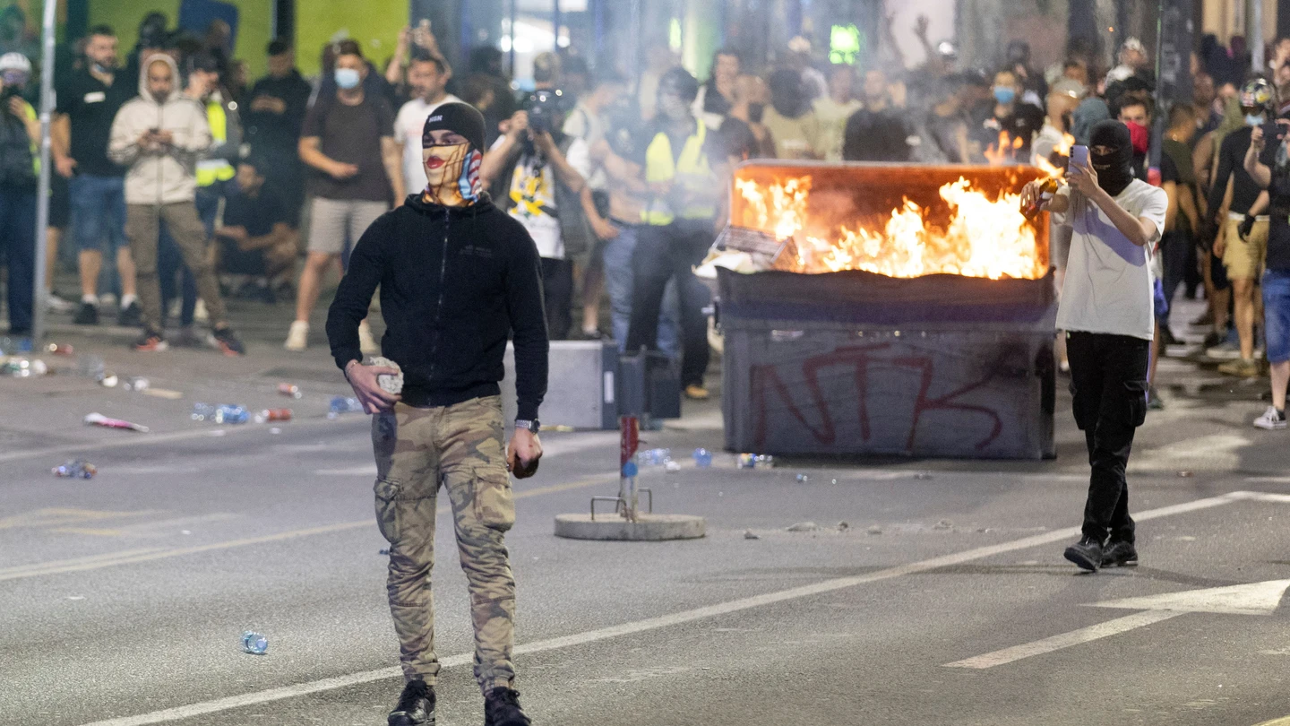 Al menos 23 detenidos tras una nueva ola de protestas estudiantiles contra el Gobierno serbio en Belgrado. Al menos 23 detenidos tras una nueva ola de protestas estudiantiles contra el Gobierno serbio en Belgrado.