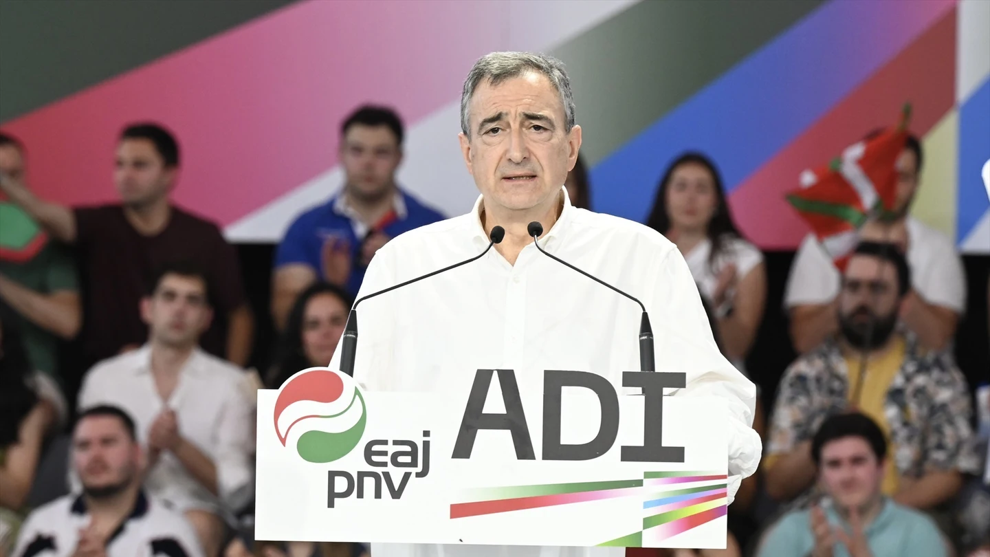El presidente del PNV, Aitor Esteban, durante el acto político ADI 26/27, en Durango, Vizcaya, País Vasco (España). El presidente del PNV, Aitor Esteban, durante el acto político ADI 26/27, en Durango, Vizcaya, País Vasco (España).