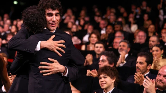 Los Javis conquistan Cannes y se llevan el Premio a mejor dirección por 'La bola negra'. Los Javis conquistan Cannes y se llevan el Premio a mejor dirección por 'La bola negra'.
