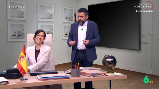 Cristina Gallego y Dani Mateo se convierten en la presidenta de la Comunidad de Madrid y su ayudante para mostrar el nuevo juguete de Ayuso: el palantizador. Este artilugio le permitir&aacute; mandar 'p'alante' a quien quiera.