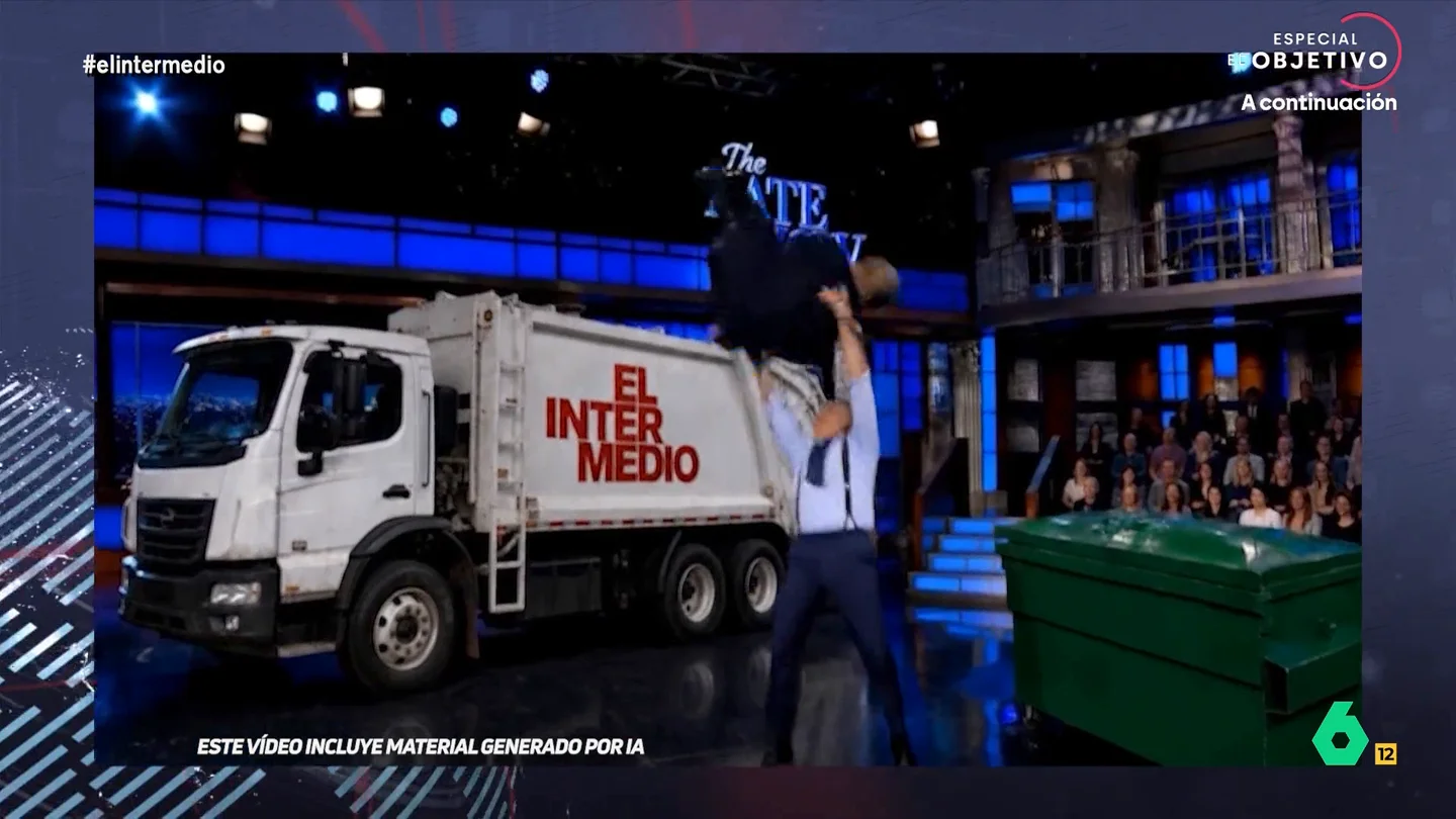 Wyoming responde a Trump con otro vídeo con IA tras el despido de Stephen Colbert: "Me encanta el olor a risketo por la mañana" Si Donald Trump ha celebrado el despido de Stephen Colbert con un vídeo generado con inteligencia artificial en el que le lanza a un contenedor, Wyoming directamente coge al presidente de los EEUU y lo tira al camión de la basura.