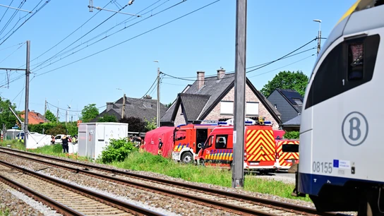 Choque entre un minibús y un tren en Bélgica Choque entre un minibús y un tren en Bélgica