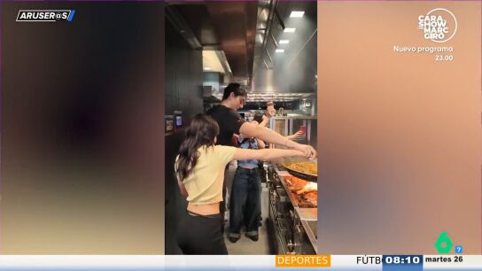 El v&iacute;deo de Aitana y Plex en el que aprenden a elaborar una paella en Valencia