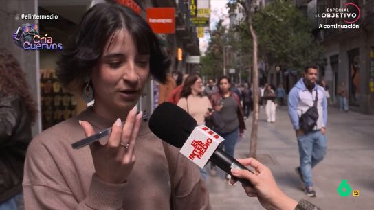 Una chica decide gastar una broma telef&oacute;nica a su madre. Para ello, decide preguntarle por el dinero de su comuni&oacute;n. Esta no se lo toma demasiado bien, sobre todo cuando la acusa de hab&eacute;rselo gastado. 
