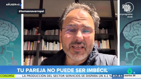 Tomás Navarro, psicólogo: "Lo mejor para no tener problemas con tu pareja es que no sea un imbécil" Tomás Navarro, psicólogo: "Lo mejor para no tener problemas con tu pareja es que no sea un imbécil"