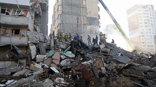 Imagen de archivo de un edificio derrumbado en Kyiv tras un ataque ruso.