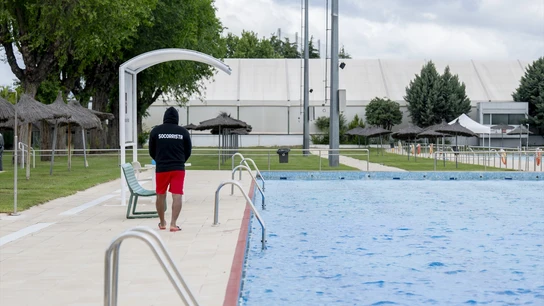 El calor extremo de mayo abre un debate: adelantar o no la apertura de las piscinas El calor extremo de mayo abre un debate: adelantar o no la apertura de las piscinas