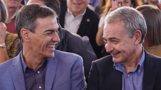 Imagen de archivo del presidente del Gobierno, Pedro Sánchez (i), junto al expresidente, José Luis Rodríguez Zapatero, durante un mitin Imagen de archivo del presidente del Gobierno, Pedro Sánchez (i), junto al expresidente, José Luis Rodríguez Zapatero, durante un mitin/ EFE
