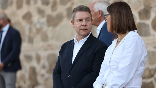 El presidente de Castilla-La Mancha, Emiliano García-Page (i), asiste a la inauguración oficial de la exposición 'Primada' El presidente de Castilla-La Mancha, Emiliano García-Page (i), asiste a la inauguración oficial de la exposición 'Primada'