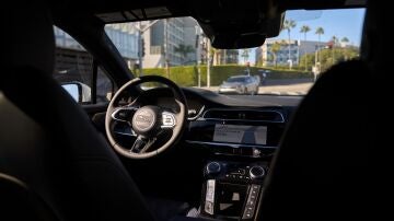 Fotograf&iacute;a de archivo del interior de un veh&iacute;culo aut&oacute;nomo de la compa&ntilde;&iacute;a Waymo, en Los &Aacute;ngeles (CA, EE.UU.). 