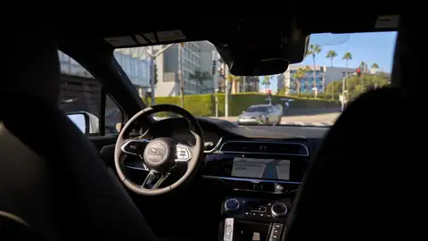 Fotografía de archivo del interior de un vehículo autónomo de la compañía Waymo, en Los Ángeles (CA, EE.UU.). Fotografía de archivo del interior de un vehículo autónomo de la compañía Waymo, en Los Ángeles (CA, EE.UU.).