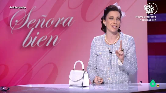 La 'señora bien' aplaude que Aragón suprima las frutas de los colegios por su origen extranjero La 'señora bien' de El Intermedio se muestra muy a favor de que la consejera de Agricultura de Aragón, de Vox, haya suspendido el programa de frutas y verduras por su procedencia extranjera o que otro diputado diga que quiere ver "mucho cerdo" en los colegios.