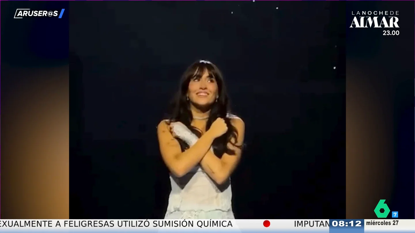 Aitana detiene su concierto para dedicarle un mensaje en lengua de signos a una fan sorda: "Espero hacerlo bien" Aitana detiene su concierto para dedicarle un mensaje en lengua de signos a una fan sorda: "Espero hacerlo bien"