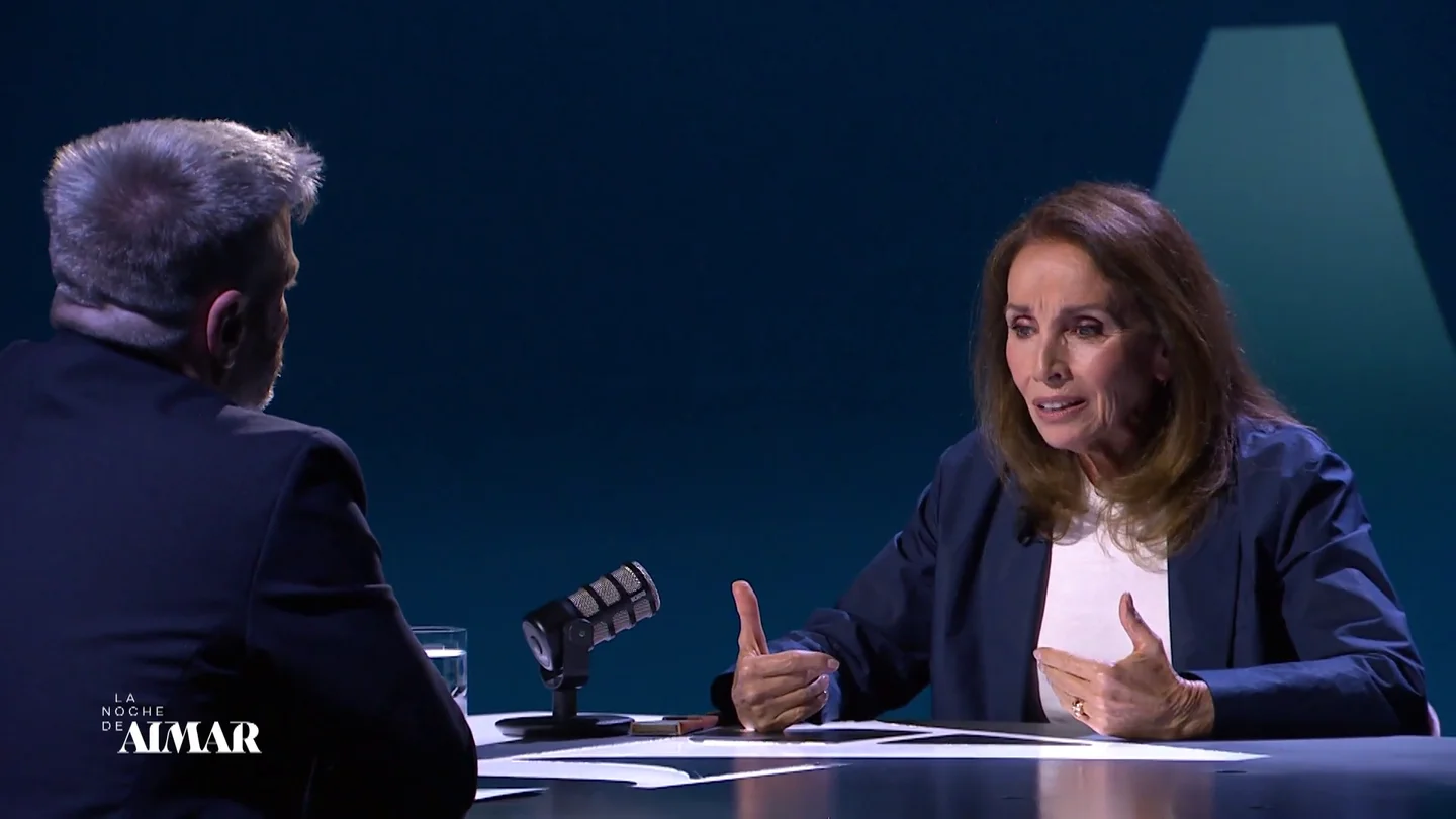 Ana Belén desvela a Aimar Bretos si sigue siendo comunista: "Me siguen moviendo las mismas cosas, ningún dolor me es ajeno" Ana Belén desvela a Aimar Bretos si sigue siendo comunista: "Me siguen moviendo las mismas cosas, ningún dolor me es ajeno"