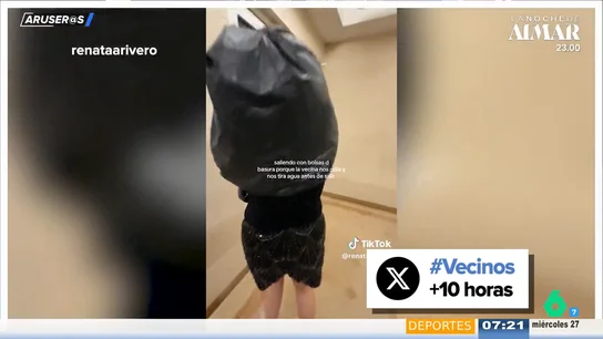 Tienen que salir con bolsas en la cabeza porque su vecina les tira agua por el balcón sin ser ellas nada de eso Tienen que salir con bolsas en la cabeza porque su vecina les tira agua por el balcón sin ser ellas nada de eso