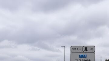 Veh&iacute;culo tomando una salida de Autopista fuera del carril de deceleraci&oacute;n.