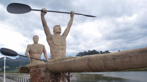 Escultura representativa del Descenso del Sella