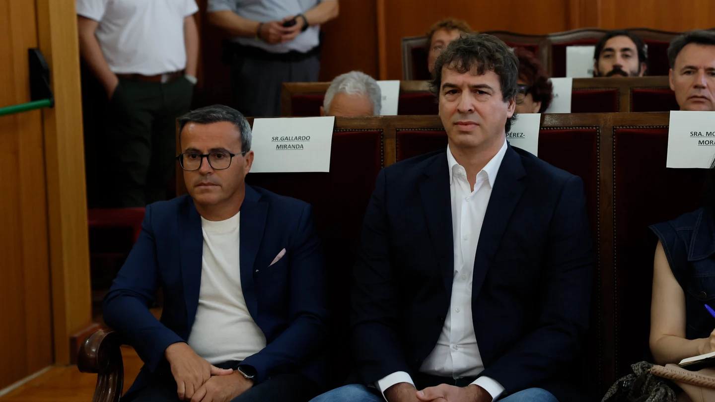 El hermano del presidente del gobierno David Sánchez y Miguel Ángel Gallardo, ex líder del PSOE extremeño, en la Audiencia de Badajoz El hermano del presidente del gobierno David Sánchez y Miguel Ángel Gallardo, ex líder del PSOE extremeño, este jueves en la Audiencia de Badajoz