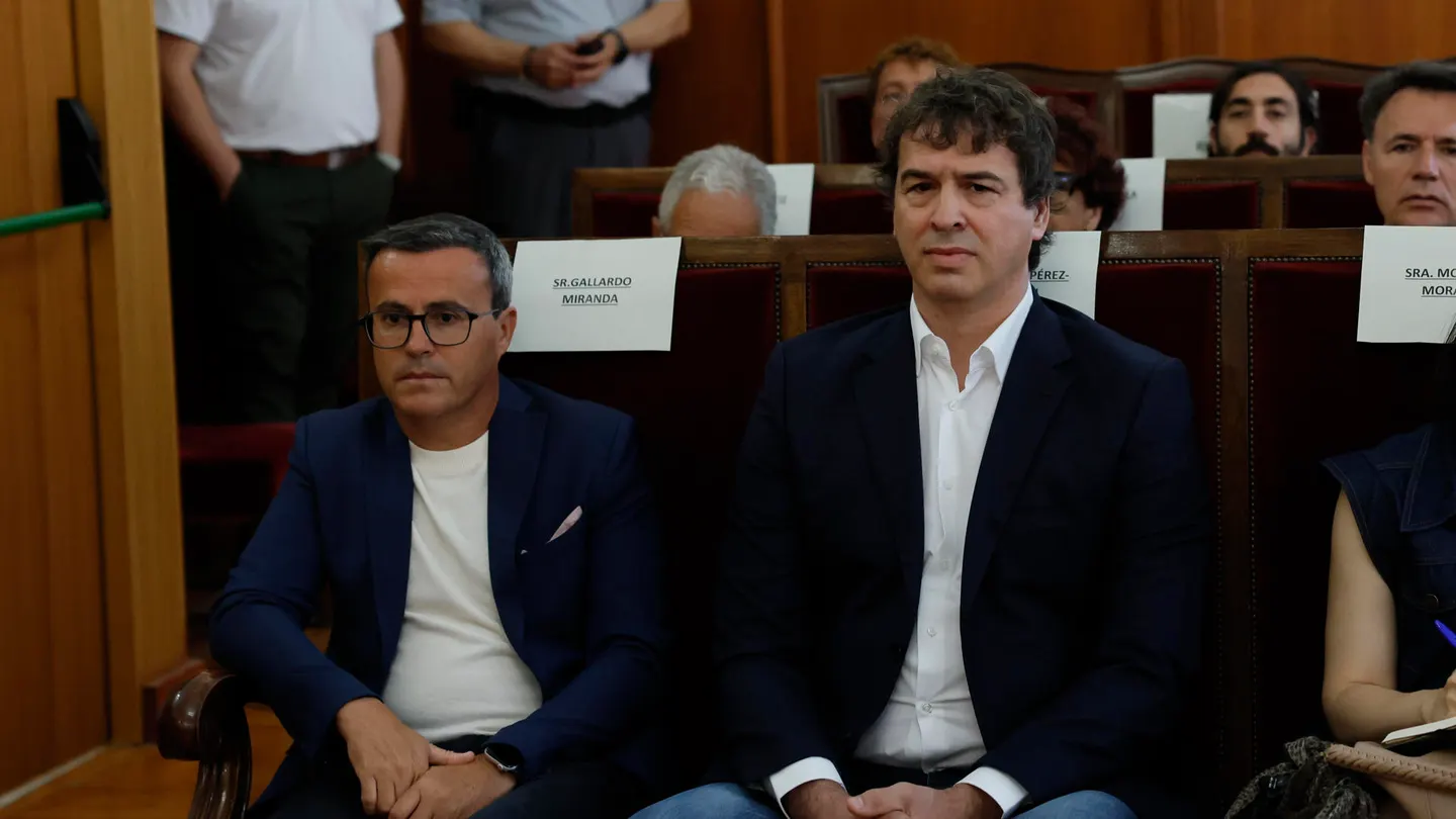 El hermano del presidente del gobierno David Sánchez y Miguel Ángel Gallardo, ex líder del PSOE extremeño, este jueves en la Audiencia de Badajoz El hermano del presidente del gobierno David Sánchez y Miguel Ángel Gallardo, ex líder del PSOE extremeño, este jueves en la Audiencia de Badajoz/EFE/ Ballesteros