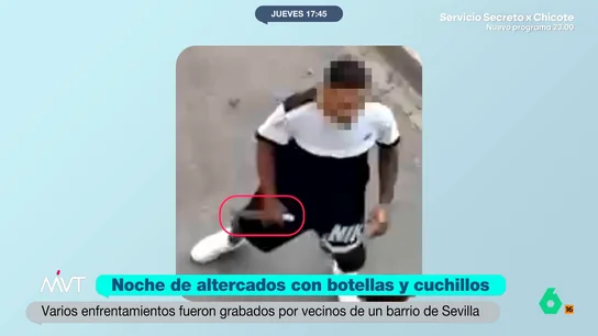 Los vecinos del barrio del Cerezo, en Sevilla, hartos de las reyertas: los violentos llevan incluso cuchillos El pasado martes los vecinos de la zona se vieron sorprendidos por una pelea que implicó a varias personas. Llamaron a la policía, pero no se han producido detenciones.