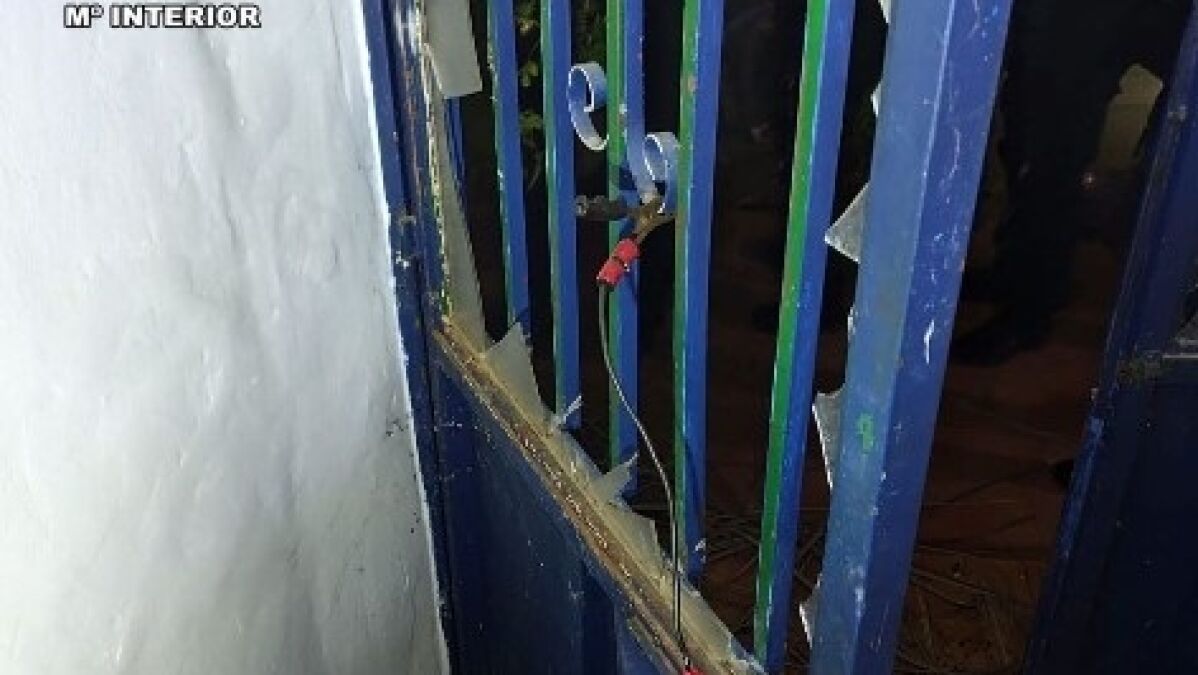 Detienen a un hombre tras intentar quemar la vivienda de una vecina y atrincherarse con un cuchillo