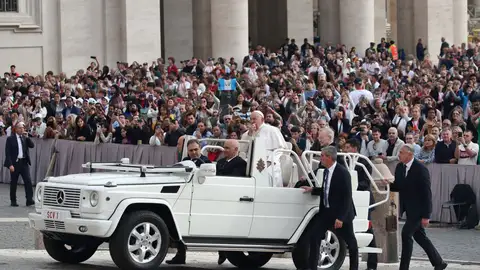 El papa Francisco, en la audiencia general semanal en el Vaticano. El papa Francisco, en la audiencia general semanal en el Vaticano.