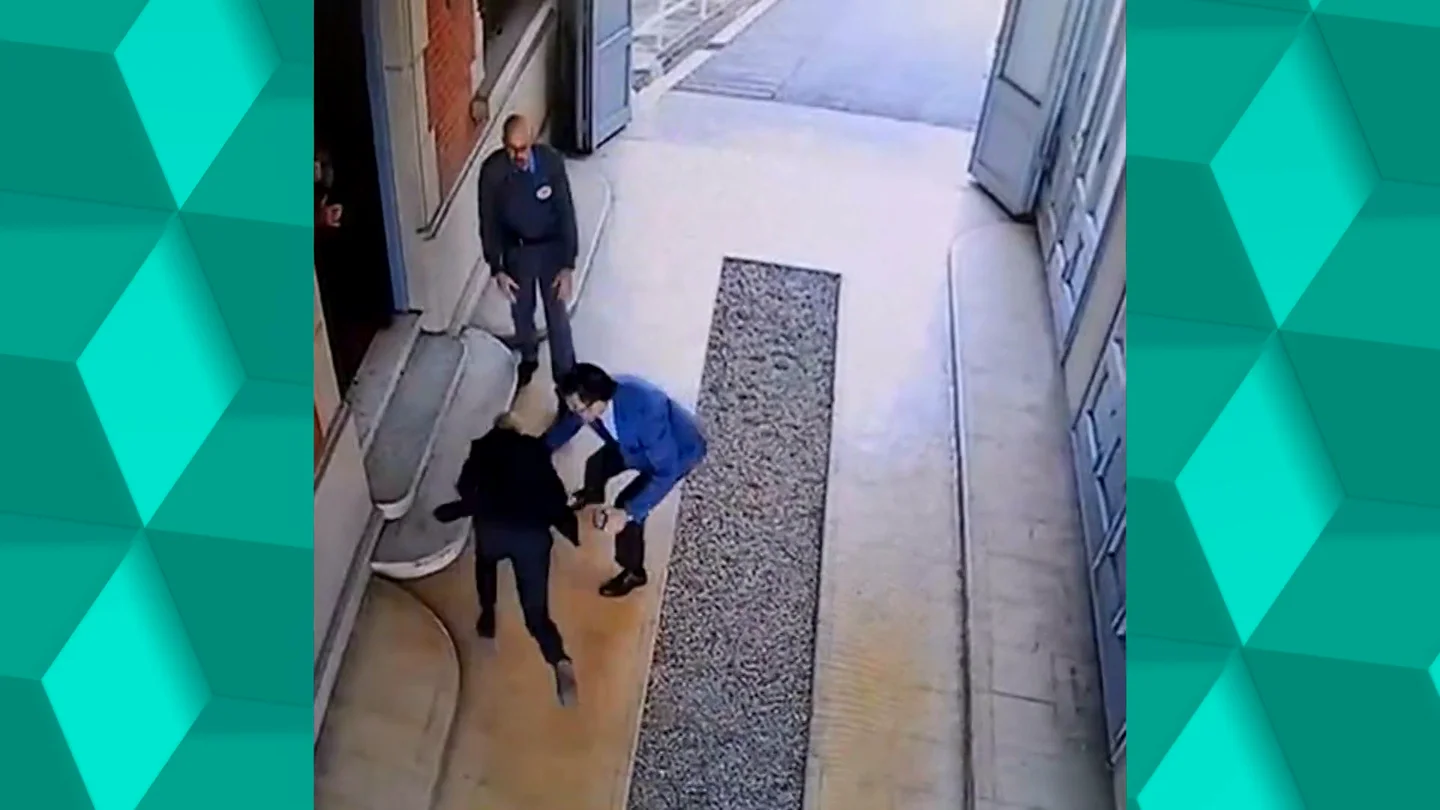 La defensa de Jonathan Andic usa el vídeo de una caída previa de su padre para justificar que su muerte fue accidental La defensa de Jonathan Andic usa el vídeo de una caída previa de su padre para justificar que su muerte fue accidental
