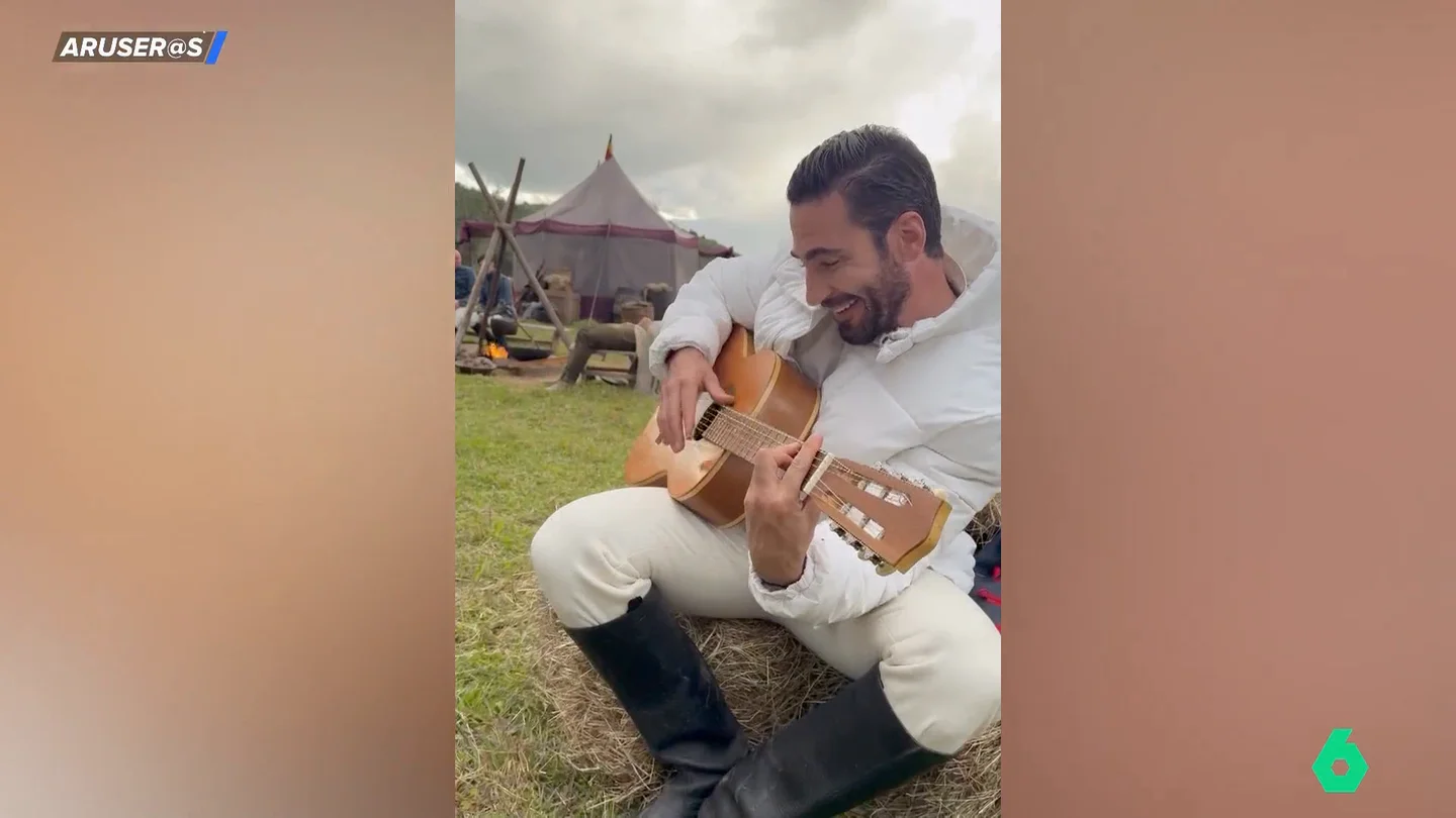Miguel Ángel Silvestre muestra cómo van sus primeras clases de guitarra: "Tiene un aire muy Maluma" Miguel Ángel Silvestre muestra cómo van sus primeras clases de guitarra: "Tiene un aire muy Maluma"