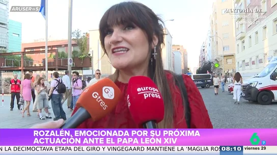 Rozalén, emocionada ante su actuación frente al Papa León XIV en Madrid: "Soy hija de sacerdote, para él será como el sumun" Rozalén, emocionada ante su actuación frente al Papa León XIV en Madrid: "Soy hija de sacerdote, para él será como el sumun"