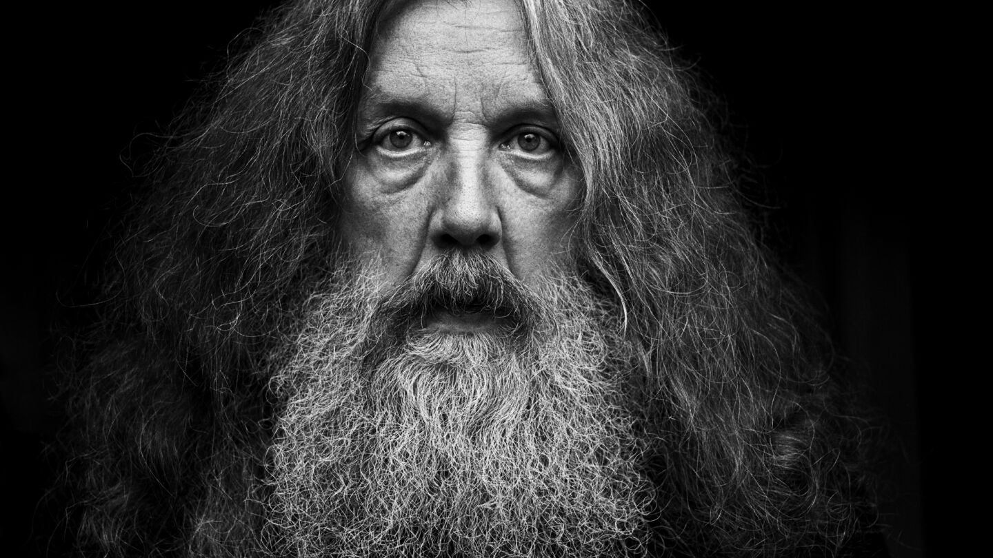 Retrato del guionista y escritor Alan Moore. 