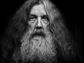 Retrato del guionista y escritor Alan Moore. 