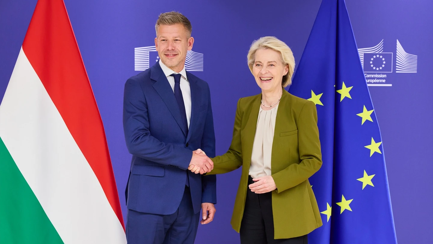 El primer ministro de Hungría, Péter Magyar, y la presidenta de la Comisión Europea, Ursula von der Leyen. El primer ministro de Hungría, Péter Magyar, y la presidenta de la Comisión Europea, Ursula von der Leyen.
