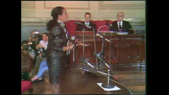 "Le pido a Felipe González que me eche una manita": la súplica de Lola Flores al entonces presidente por sus problemas con Hacienda "Le pido a Felipe González que me eche una manita": la súplica de Lola Flores al entonces presidente por sus problemas con Hacienda