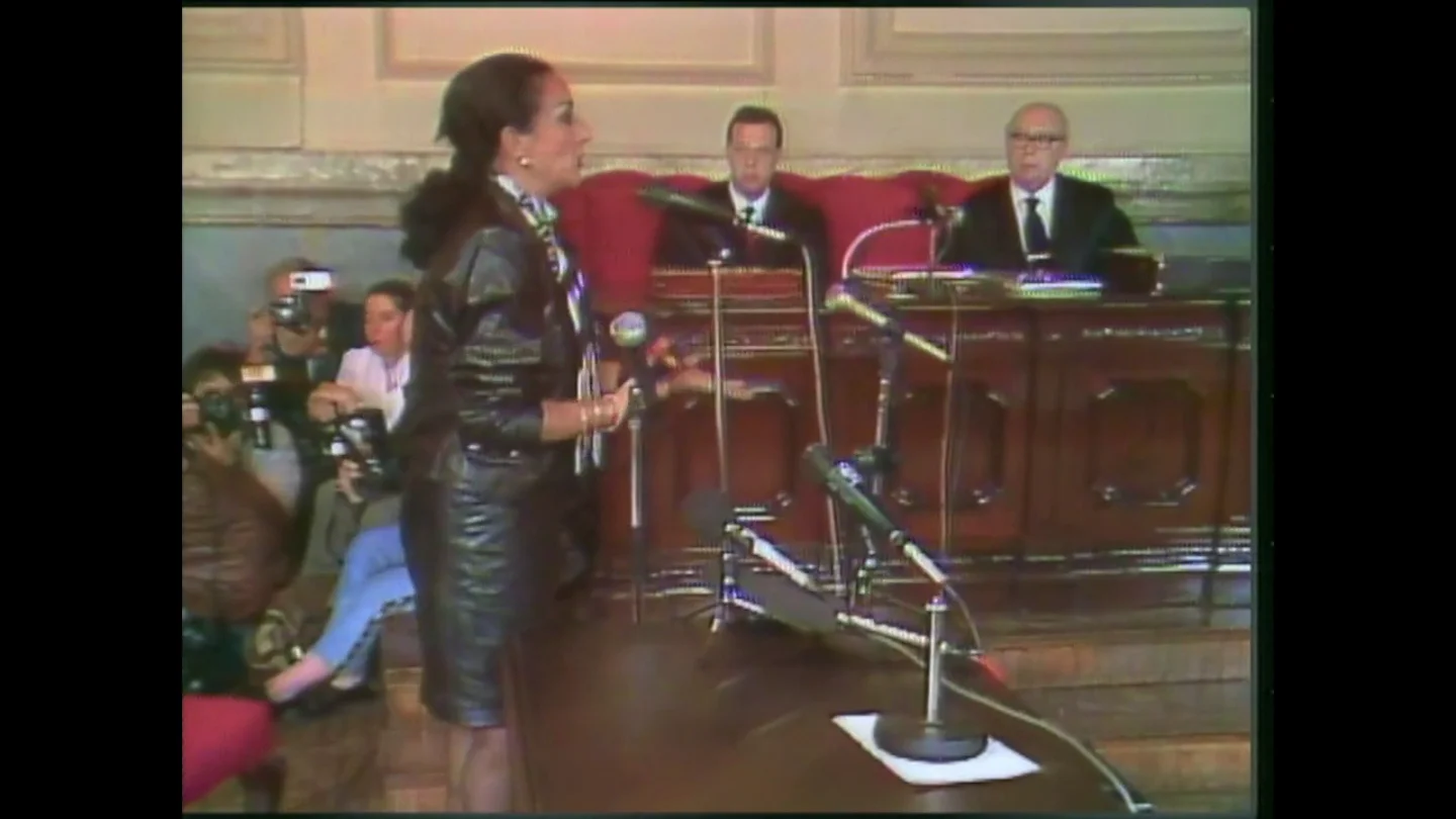 "Le pido a Felipe González que me eche una manita": la súplica de Lola Flores al entonces presidente por sus problemas con Hacienda "Le pido a Felipe González que me eche una manita": la súplica de Lola Flores al entonces presidente por sus problemas con Hacienda