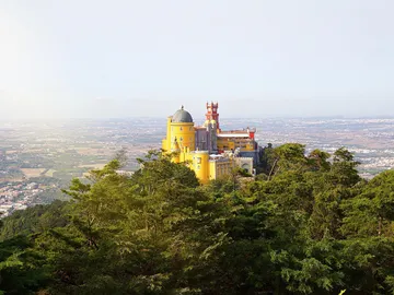 Panorámica de Sintra con el Palacio da Pena en el centro Panorámica de Sintra con el Palacio da Pena en el centro