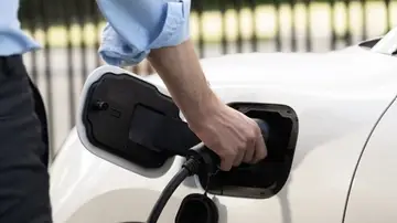 Las ventas de vehículos electrificados siguen creciendo: en mayo superan las 28.000 unidades Las ventas de vehículos electrificados siguen creciendo: en mayo superan las 28.000 unidades