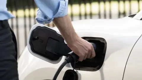 Las ventas de vehículos electrificados siguen creciendo: en mayo superan las 28.000 unidades Las ventas de vehículos electrificados siguen creciendo: en mayo superan las 28.000 unidades