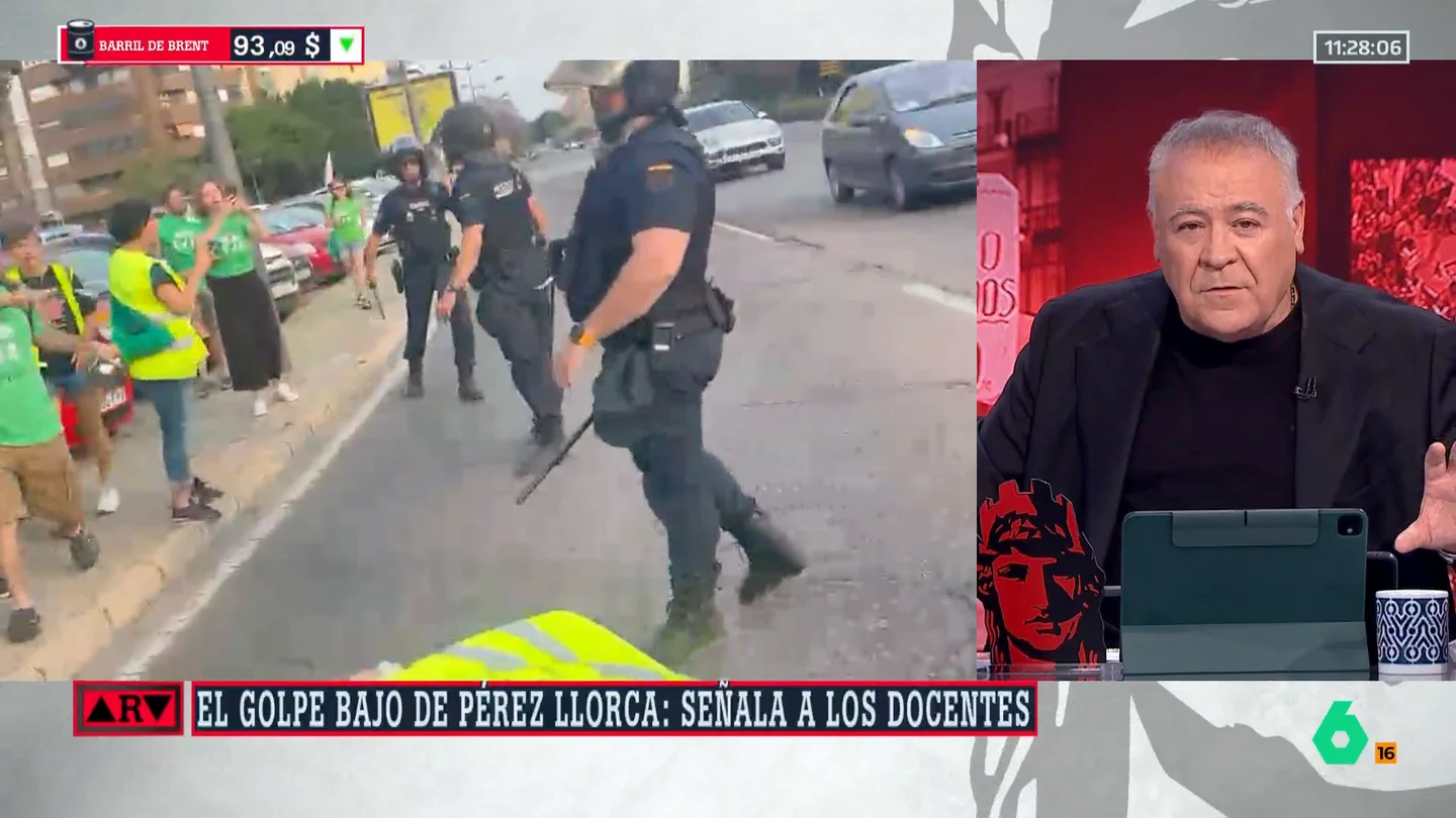 Ferreras, sobre Pérez Llorca tras la agresión de un polícia a una manifestante de Valencia: "Impresentable, ha intentado estigmatizar como violentos a los profesores" Ferreras, sobre Pérez Llorca tras la agresión de un polícia a una manifestante de Valencia: "Impresentable, ha intentado estigmatizar como violentos a los profesores"