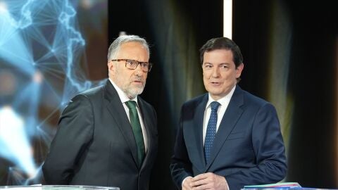 Alfonso Fern&aacute;ndez Ma&ntilde;ueco, junto al candidato de Vox, Carlos Poll&aacute;n.