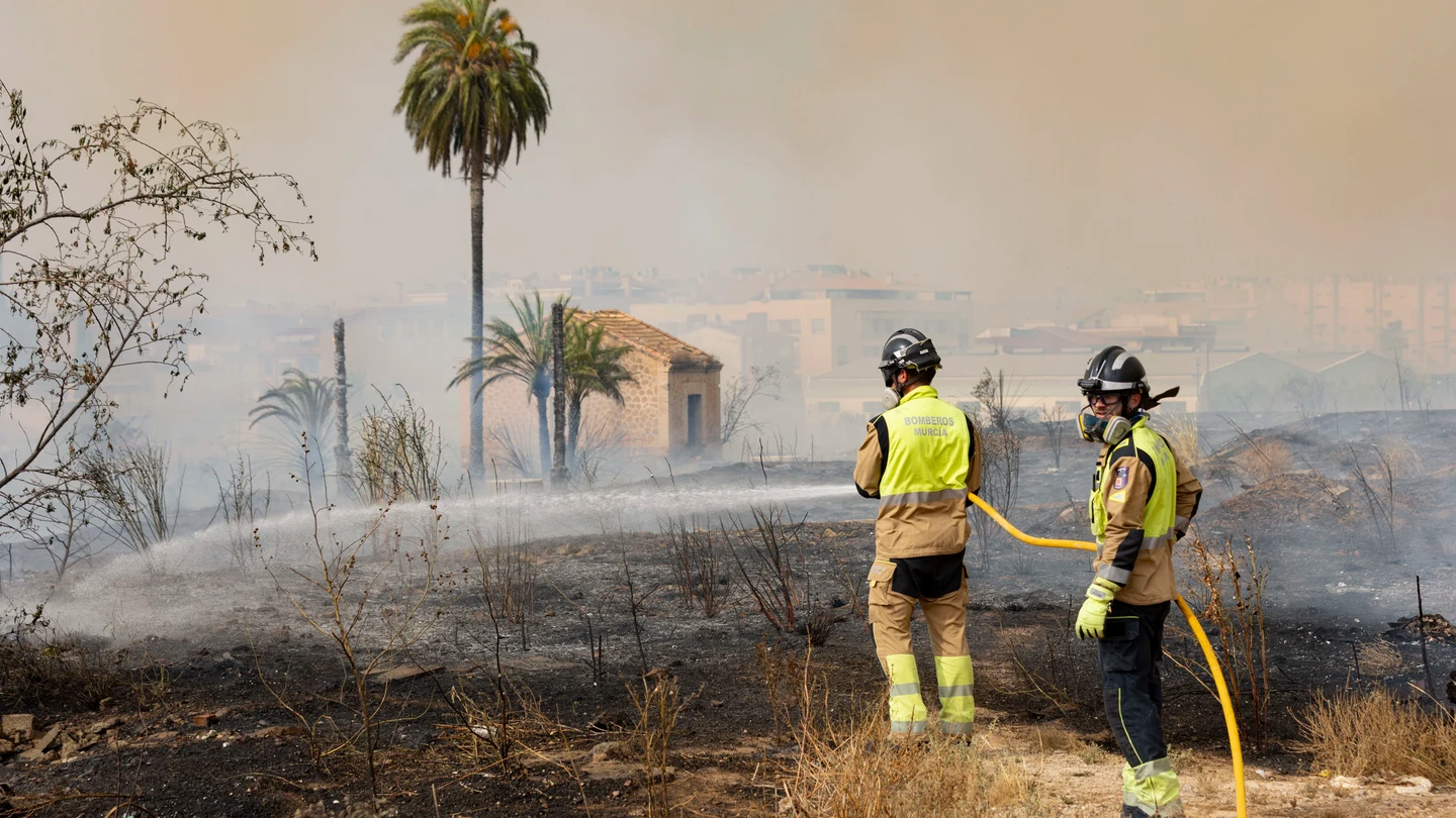 Imagen del incendio localizado en la pedanía de Garres y Lages en el parque regional murciano de El Valle-Carrascoy Imagen del incendio localizado en la pedanía de Garres y Lages en el parque regional murciano de El Valle-Carrascoy