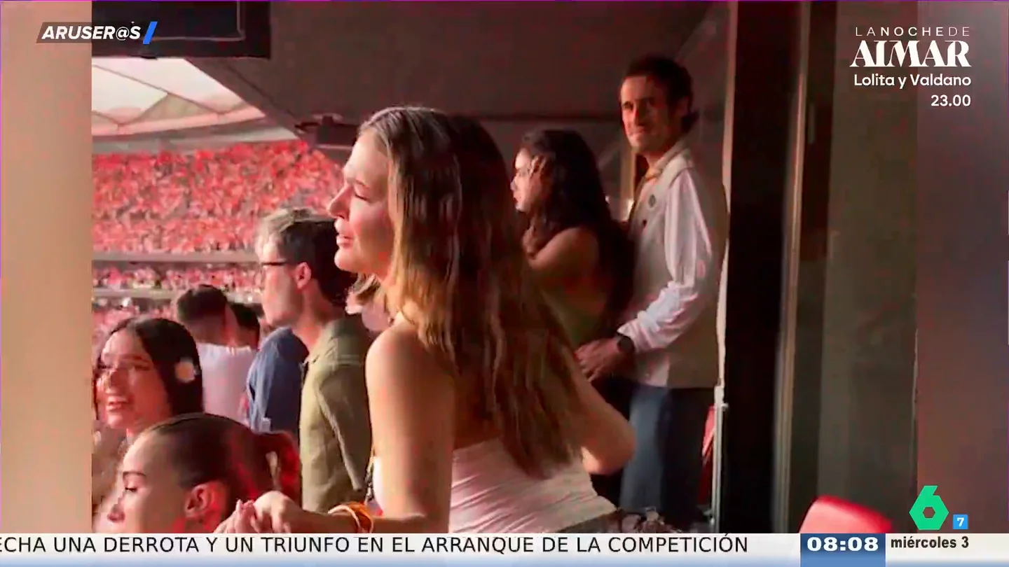 Laura Escanes la lía y desvela por error quién es el nuevo amor de Martiño Rivas con un vídeo grabado en el concierto de Bad Bunny Laura Escanes la lía y desvela por error quién es el nuevo amor de Martiño Rivas con un vídeo grabado en el concierto de Bad Bunny