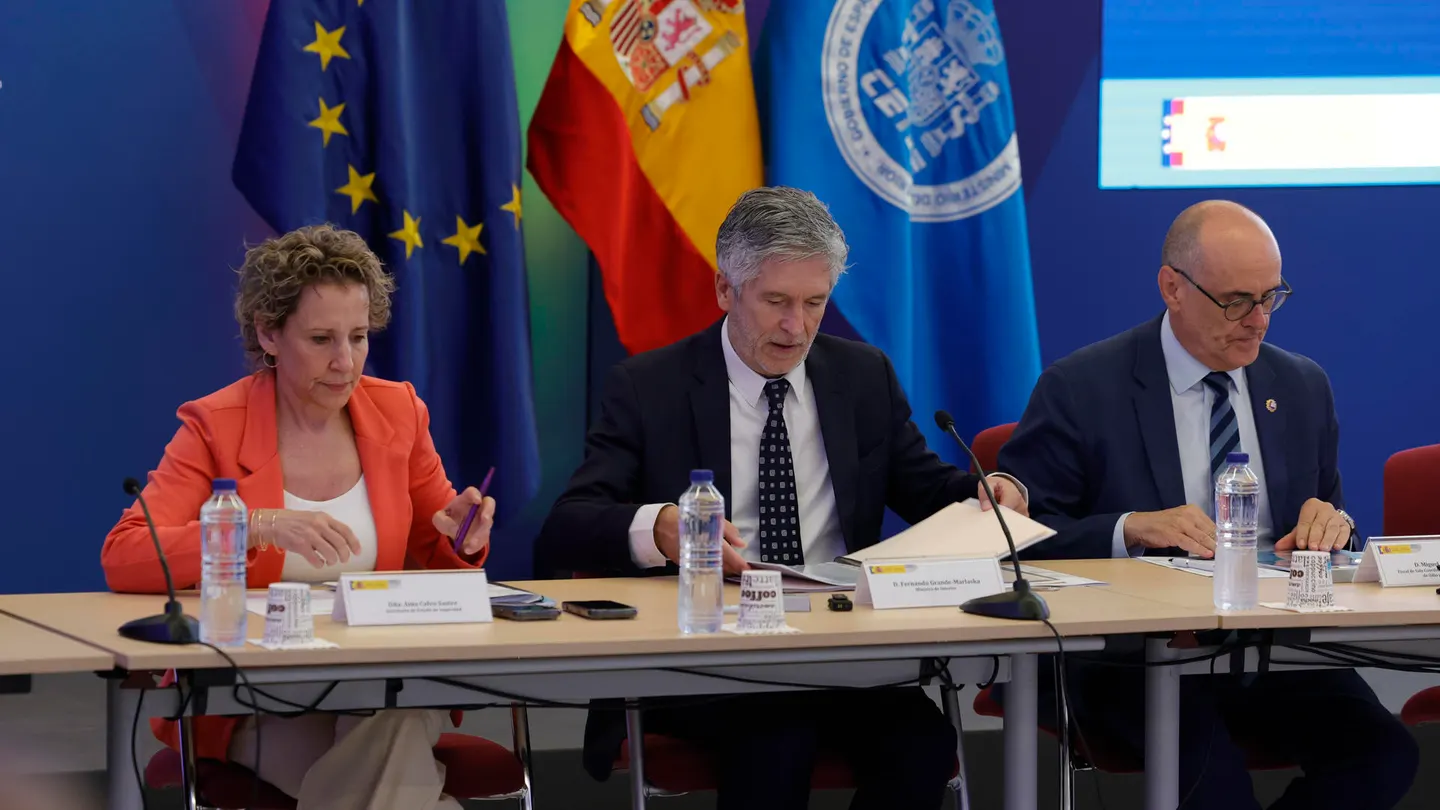 El ministro Fernando Grande-Marlaska; la secretaria de Estado de Seguridad, Aina Calvo, y el fiscal de Sala Coordinador de la Unidad de Delitos de Odio y Discriminación, Miguel Ángel Aguilar, durante la presentación del informe El ministro Fernando Grande-Marlaska; la secretaria de Estado de Seguridad, Aina Calvo, y el fiscal de Sala Coordinador de la Unidad de Delitos de Odio y Discriminación, Miguel Ángel Aguilar, durante la presentación del informe