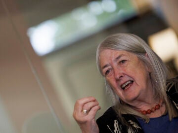 Mary Beard en una imagen promocional de uno de sus libros. 