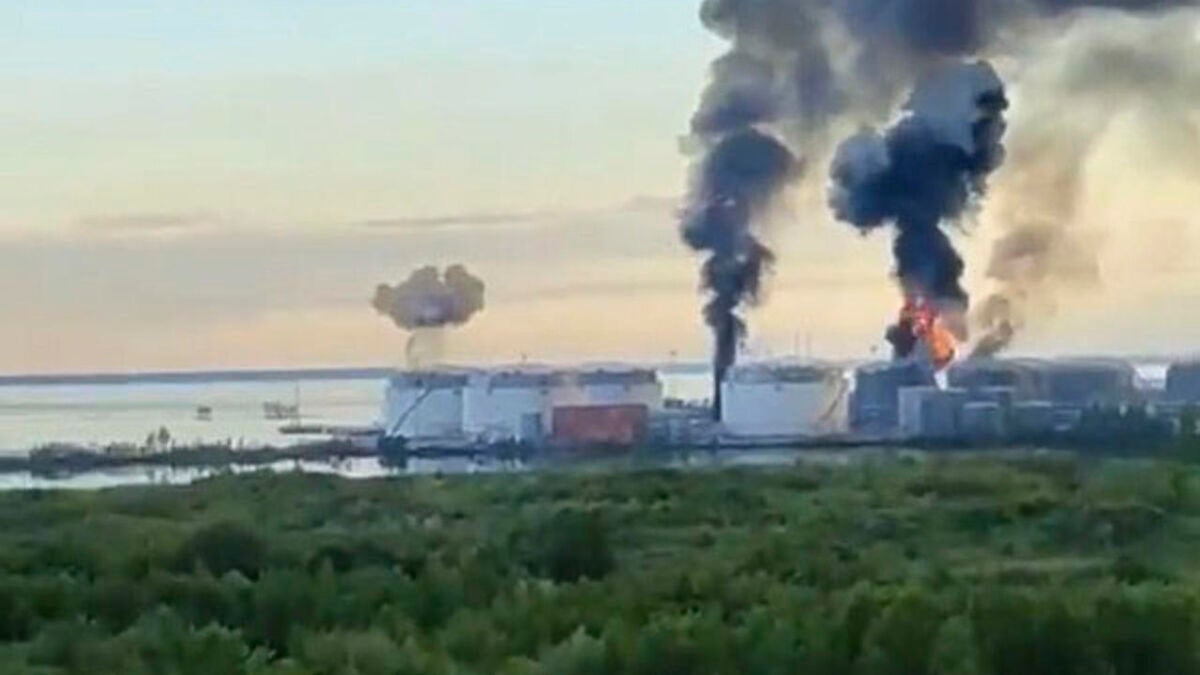 Ucrania responde a la ofensiva masiva de Rusia atacando una terminal petrolera en San Petersburgo