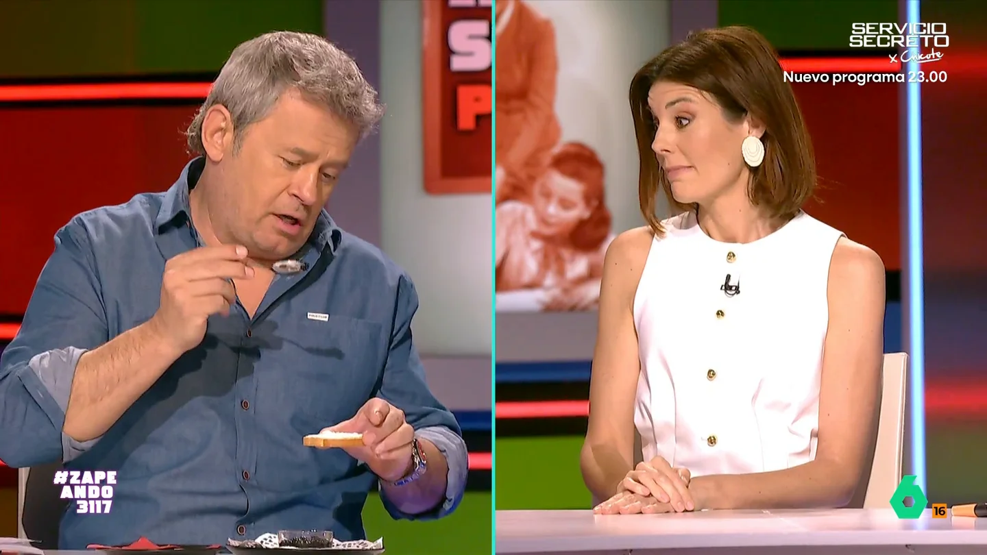 El 'examen sorpresa' de María José Gómez y Verdú a los zapeadores: ¿cómo se come el caviar? ¿Y las croquetas? María José Gómez y Verdú recupera algunas de sus clases de protocolo y plantea a los zapeadores un examen para ver qué han aprendido. ¿Aprobarán o suspenderán? El resultado en este vídeo de Zapeando.