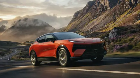 Lotus saca al mercado su nueva bestia: un hyper-SUV híbrido enchufable con 1.200 kilómetros de autonomía Lotus saca al mercado su nueva bestia: un hyper-SUV híbrido enchufable con 1.200 kilómetros de autonomía
